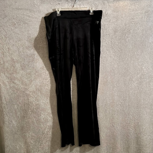 Juicy contour, black velvet pants was juicy and bling on the front XX large no - Picture 2 of 5